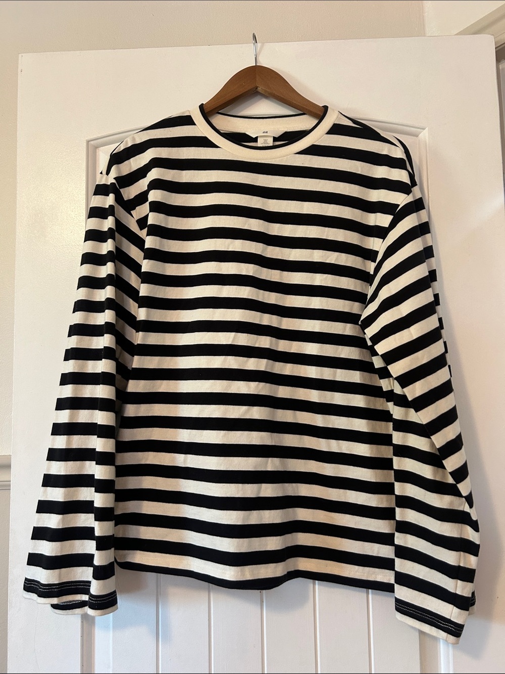 H&M Black and White Striped Long Sleeve Top